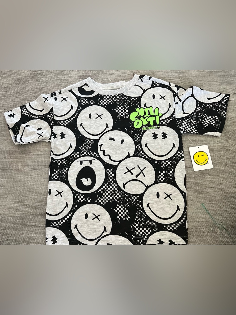SmileyWorld Boys 8 Black Gray Green Smiley Graphic Print Crew Neck T-Shirt